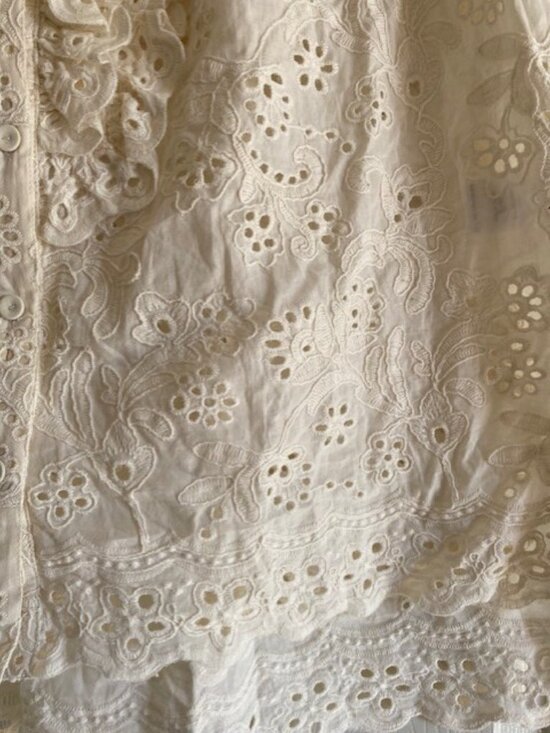 Aknvas lace blouse - Picture 2 of 3